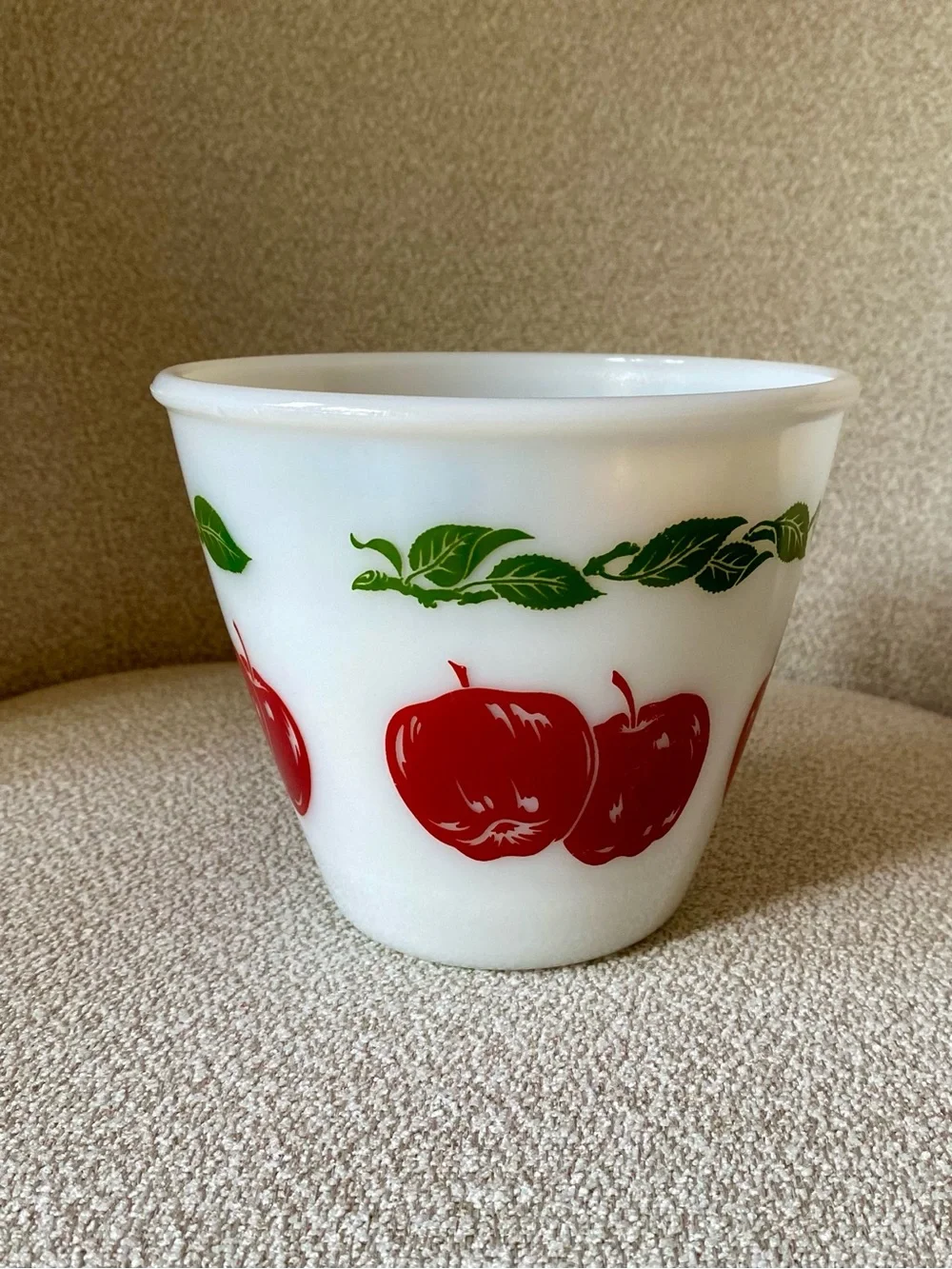 Vintage Hazel Atlas Milk Glass Apple Bowl - Picture 4 of 10